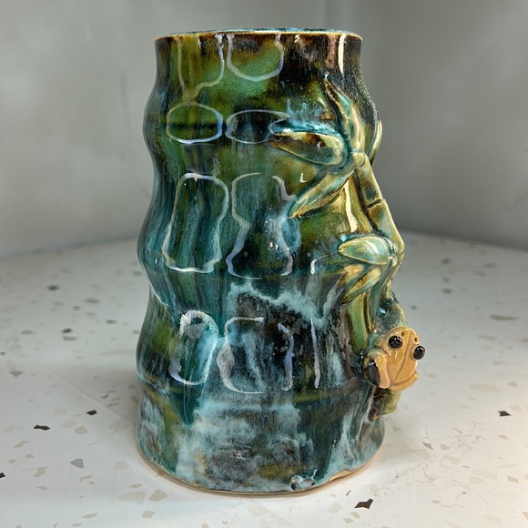Beautiful Naturecore Froggy Frogs Ceramic Pottery Glazed Vase/Holder - Picture 6 of 12